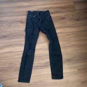 NWOT Women’s Aero distressed black jeans